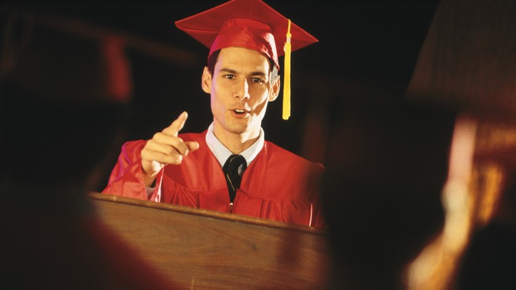 Read more about the article Public Speaking for College Students: Become a Great Speaker