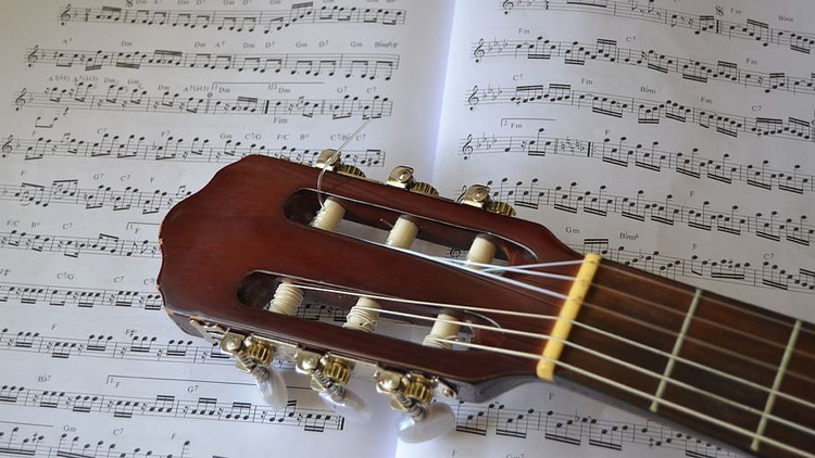 Read more about the article How to Read Music – Step by Step Guitar Lessons