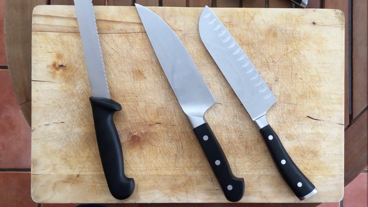 Read more about the article Learning to use a knife for beginner home cooks