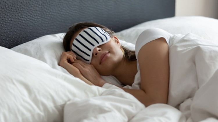 Read more about the article 7 Sleep Hacking Tips to Fall Asleep Fast (100% Natural)