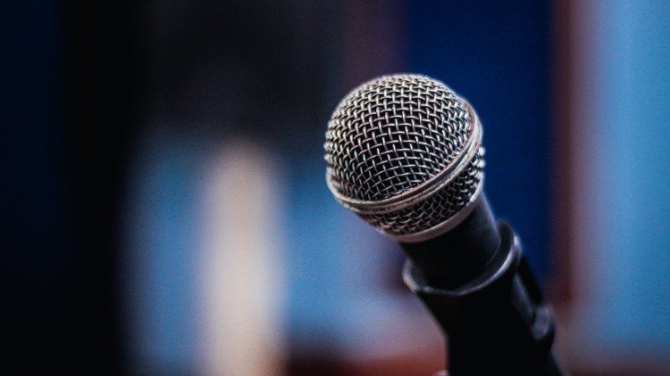 Read more about the article Public Speaking – My Way to Give Presentations Without Fear