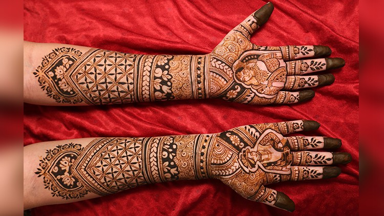 Read more about the article Mehndi Online Course – Learn the Art of Mehndi Designs