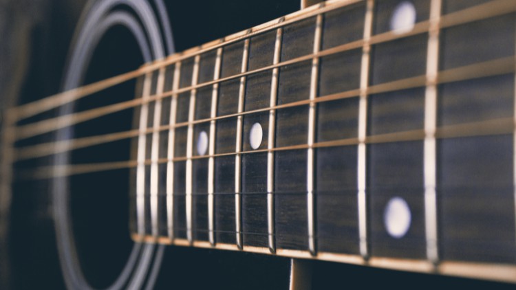 Read more about the article Advanced Acoustic Guitar Course