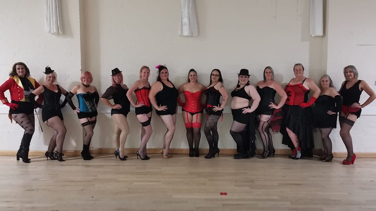 Read more about the article Beginners Burlesque Inspired Dance routine