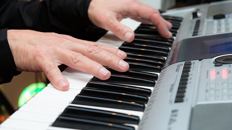 Read more about the article Free Piano Foundation Course – Learn The Piano By Ear