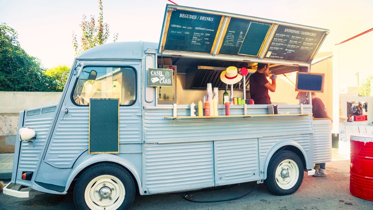 Read more about the article Learn How to Book and Coordinate Events with Food Truck Club