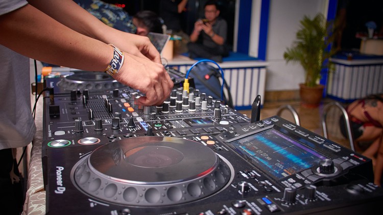 Read more about the article Rekordbox – Learn The Basic Fundamentals Of DJing