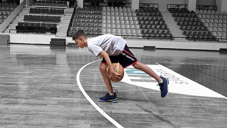 Read more about the article Balance Exercises For A Better Balance & Basketball Training