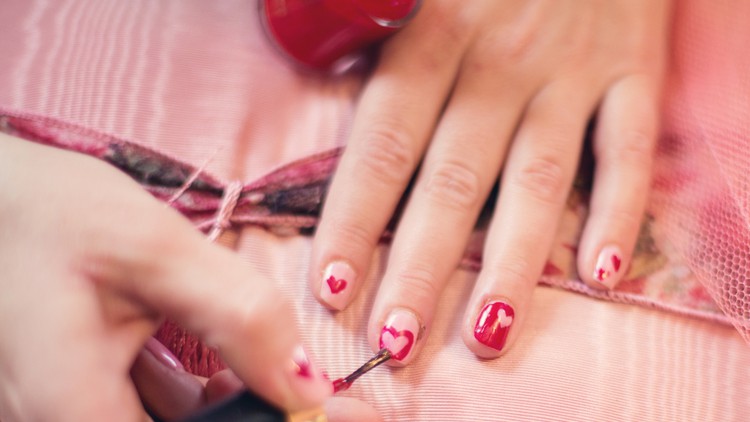 Read more about the article Valentines Day Nail Art