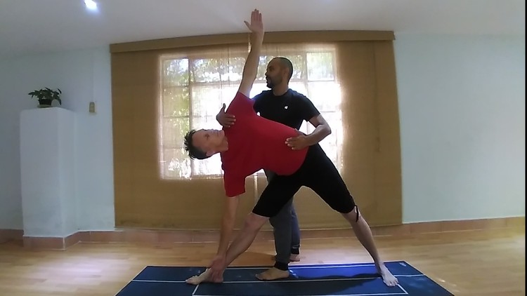 Read more about the article Yoga Teacher Training: Asana Adjustments