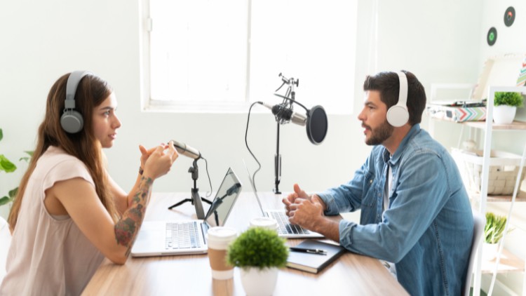 Read more about the article How to Start Your Own Podcast | A Beginner's Crash Course!