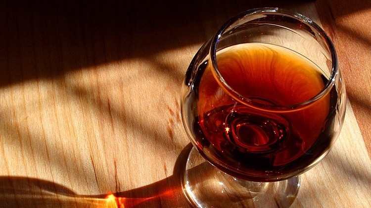 Read more about the article BRANDY – Essentials in Cocktails & Bartending
