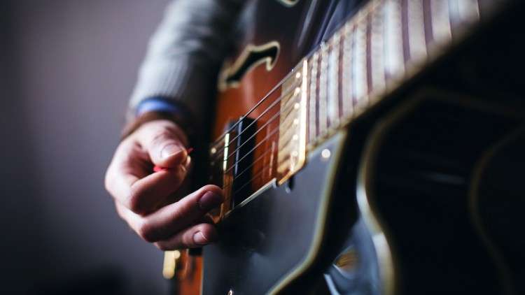 Read more about the article Music Theory Essentials – MAJOR SCALES FOR GUITAR PLAYERS