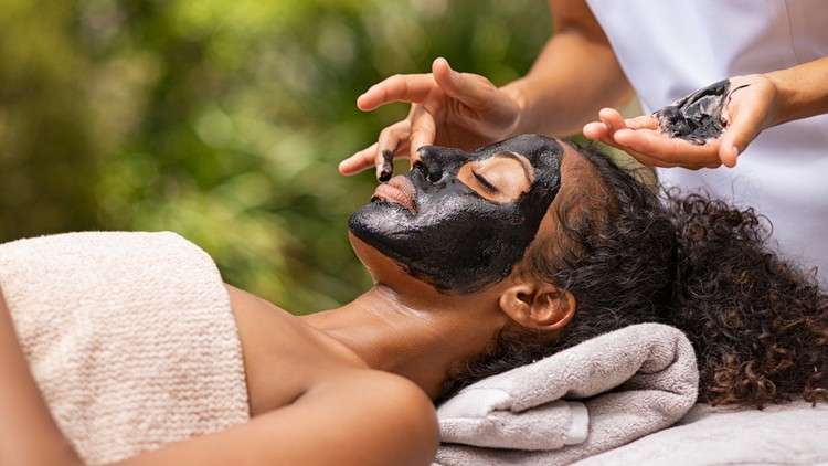 Read more about the article Facial Massage – Spa Facial & High Frequency Spa Facial
