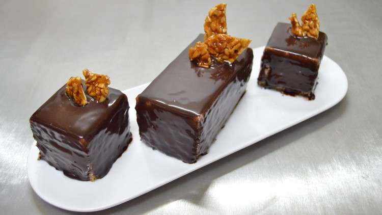 Read more about the article Banana Chocolate Entremet Cake Recipe