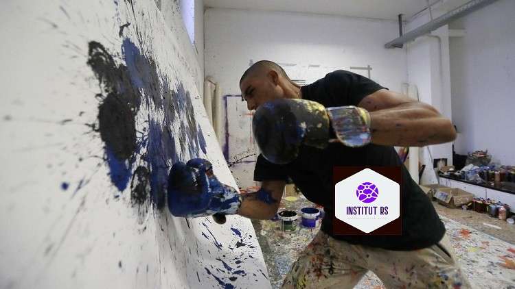 Read more about the article Art Therapy through abstract painting fully accredited