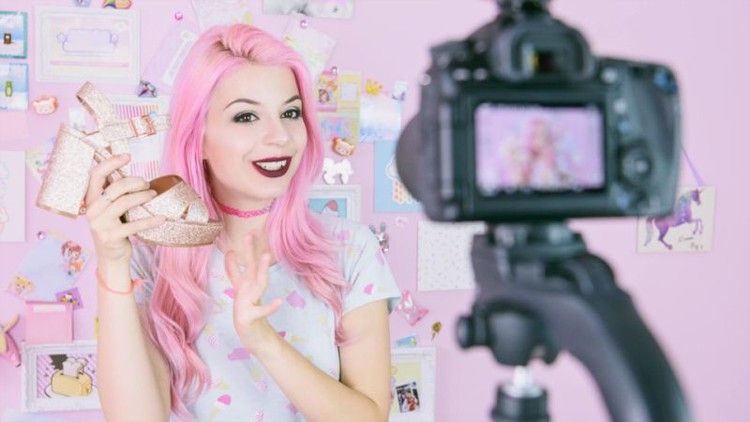 Modern Vlogging Guide | How to Become a Successful Vlogger