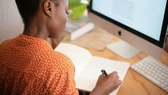 Read more about the article Professional Diploma in Social Media Marketing & Copywriting