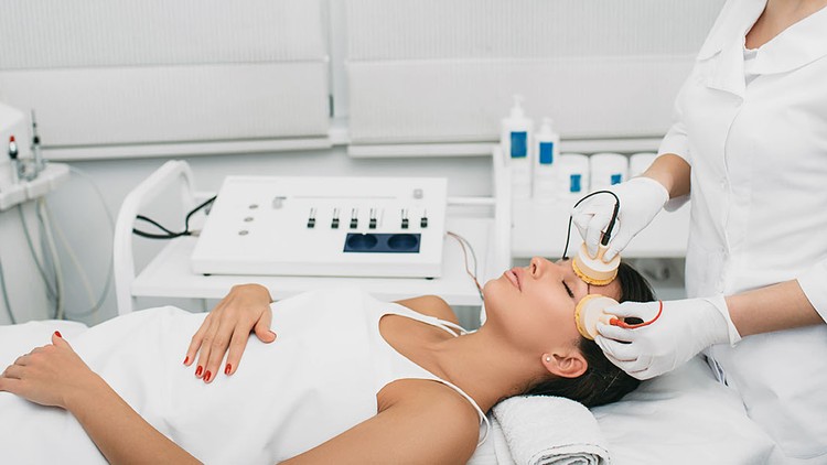 Galvanic Electrotherapy for Facial Treatments